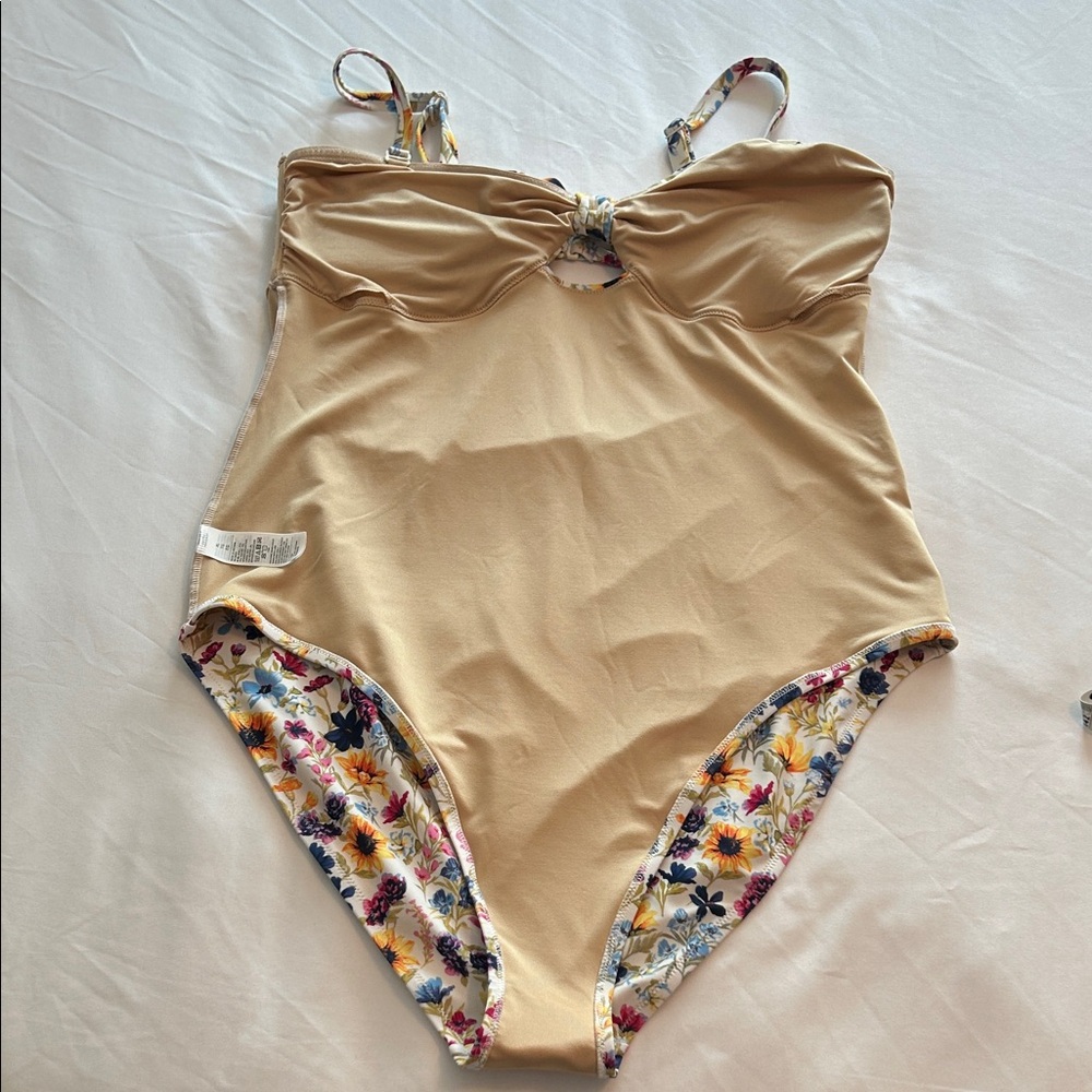Old Navy Floral Trim Swimsuit - Picture 6 of 9